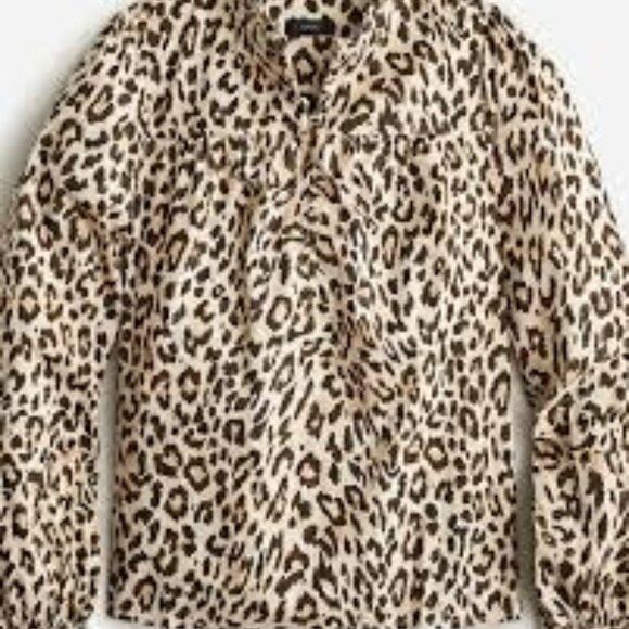100% cotton Button-front ruffleneck popover in leopard print - Picture 4 of 5